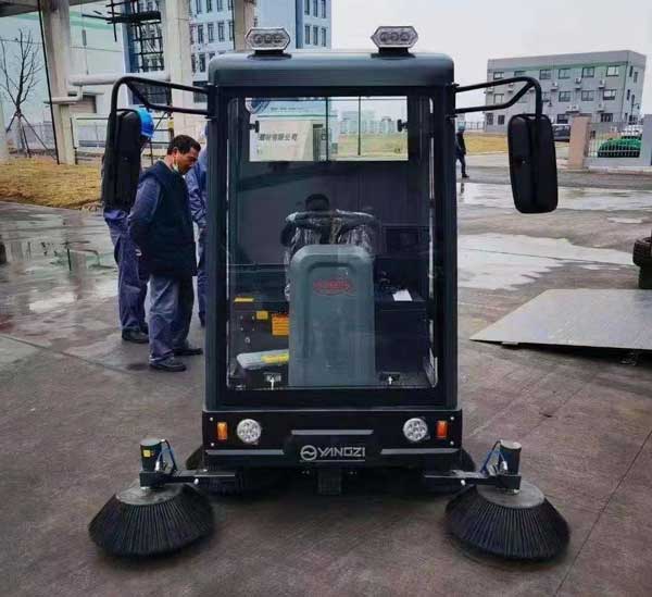安徽揚(yáng)子掃地車,全封閉式吸塵清掃